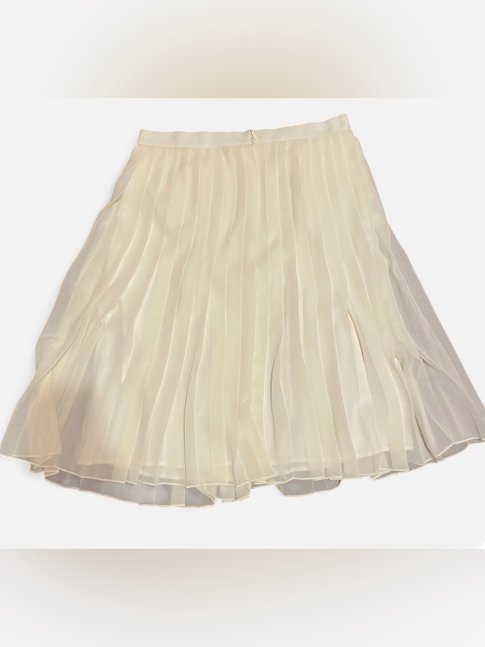Chelsea28 ivory white chiffon pleated knee-length skirt, size medium